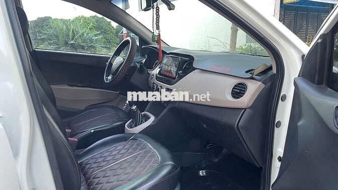 Hyundai i10 Sedan MT bản đủ ĐKi 2017 màu trắng