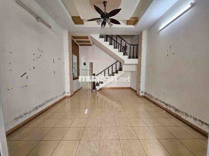 Chính chủ kẹt tiền bán gấp nhà phan huy ich dt 4,5 x15 trệt 3 thông