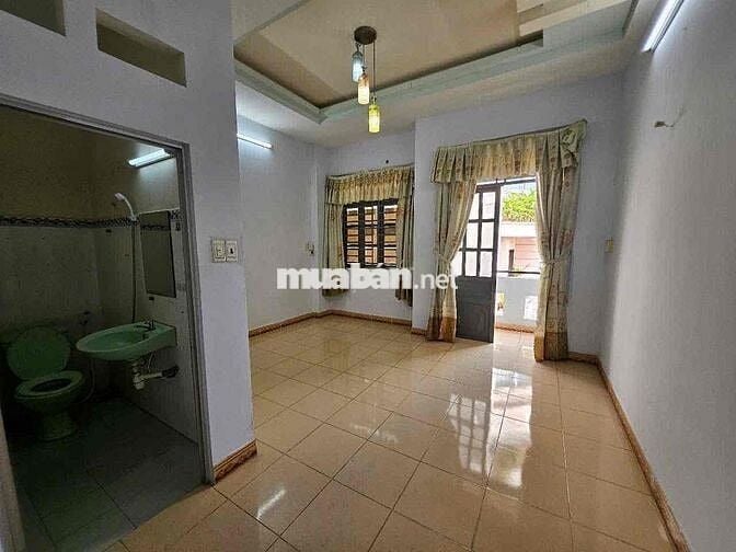 Chính chủ kẹt tiền bán gấp nhà phan huy ich dt 4,5 x15 trệt 3 thông