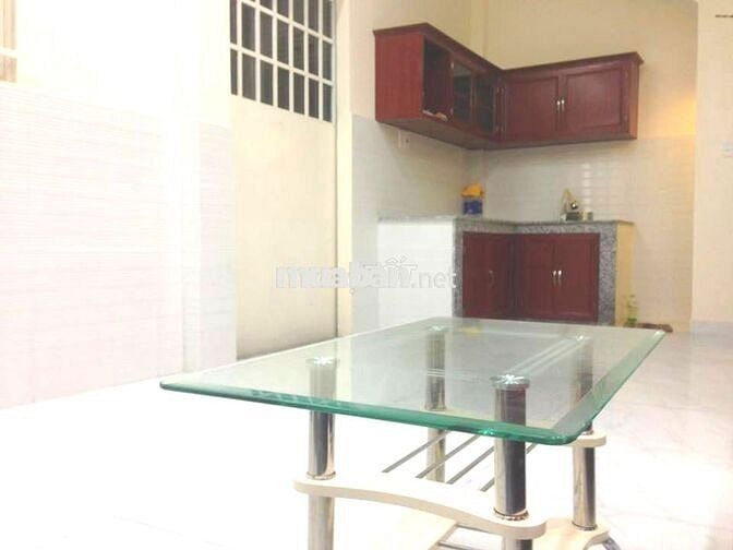 Nhà thuê giá rẻ 3 lầu 3 phòng ngủ hẻmTô Hiến Thành thông  Hòa Hưng