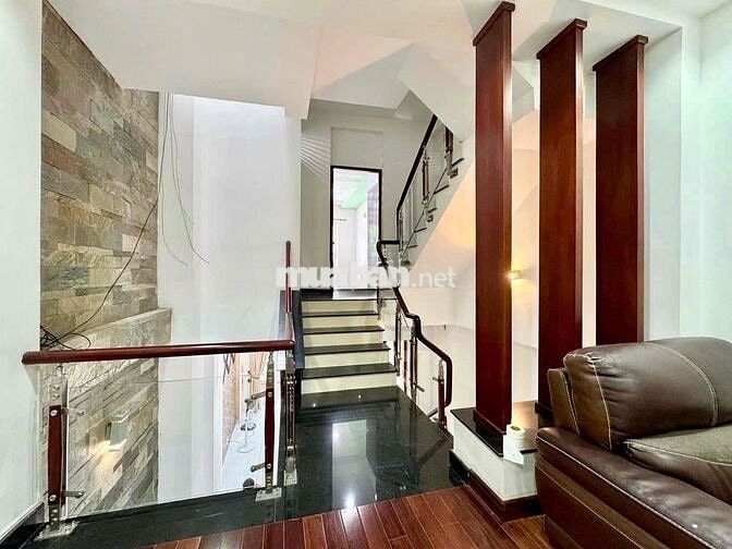 Cho thuê nhà mặt tiền đường Hiền Vương, dt 4x18 trệt 3 lầu