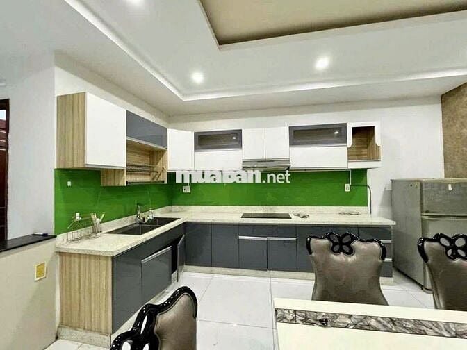 Cho thuê nhà mặt tiền đường Hiền Vương, dt 4x18 trệt 3 lầu