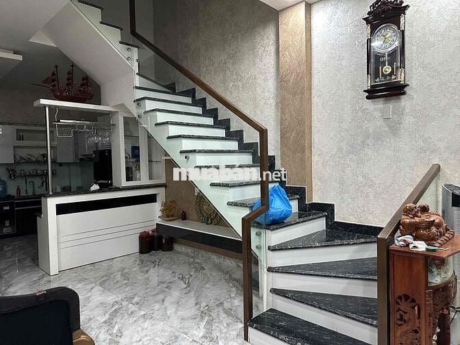 Phòng trọ cao cấp, nằm trong khu biệt lập bảo vệ 24/24 có công viên