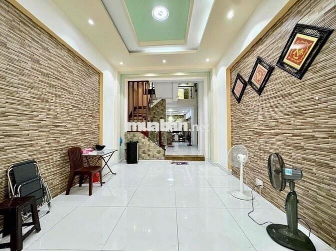 Cho thuê nhà mặt tiền đường Hiền Vương, dt 4x18 trệt 3 lầu