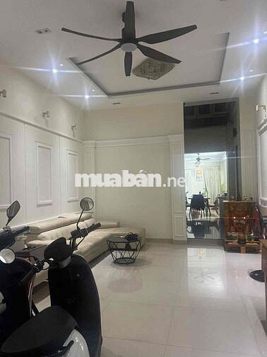 NHÀ PHỐ 4 TẦNG Ô TÔ ĐỖ TRƯỚC NGÕ - DIỆN TÍCH RỘNG NHIỀU PHÒNG NGỦ