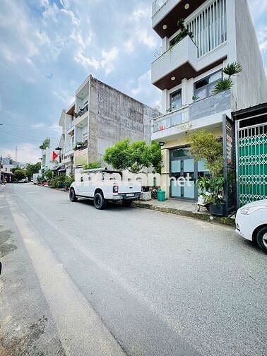 Cực Phẩm 3 Tầng Mặt Tiền Khu Dân Cư Cao Cấp Linh Đông Giá Tốt Bất Ngờ!