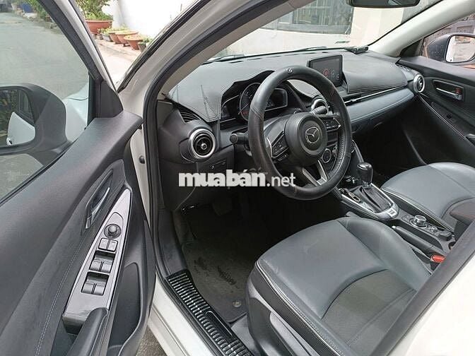 Mazda 2 Luxury 2021 số tự động màu trắng