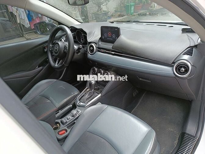 Mazda 2 Luxury 2021 số tự động màu trắng