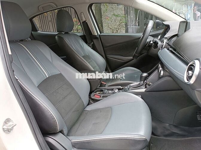 Mazda 2 Luxury 2021 số tự động màu trắng
