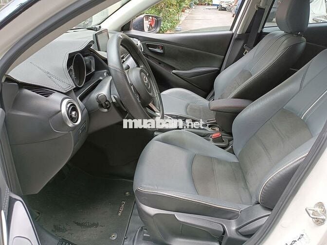 Mazda 2 Luxury 2021 số tự động màu trắng