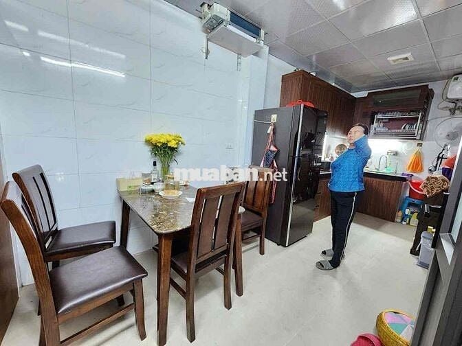 Tập Thể Quan Thổ 1 - Gần Phố - Ngõ Ba Gác