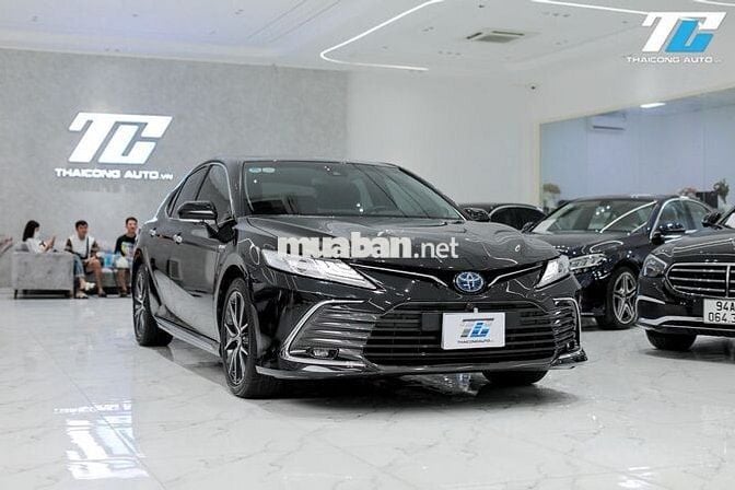 Toyota Camry 2.5HV 2022 nhập Thái giữ kỹ như mới