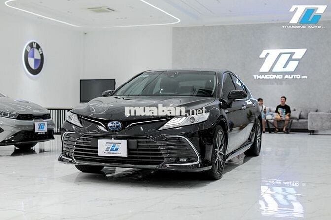 Toyota Camry 2.5HV 2022 nhập Thái giữ kỹ như mới