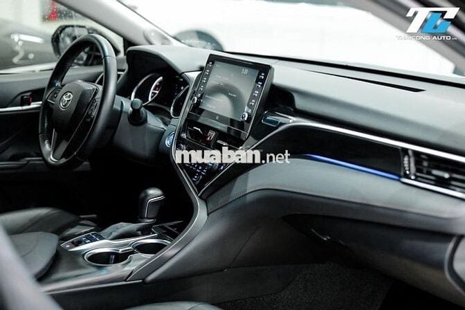 Toyota Camry 2.5HV 2022 nhập Thái giữ kỹ như mới