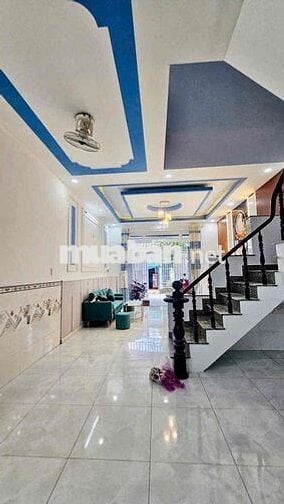 Bán nhà trệt lầu chủ tặng ngay bộ sofa nằm gần đường TL824 Mỹ Hạnh Bac