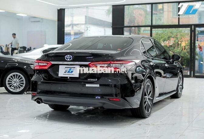 Toyota Camry 2.5HV 2022 nhập Thái giữ kỹ như mới