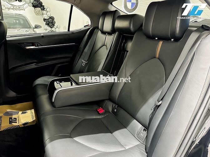 Toyota Camry 2.5HV 2022 nhập Thái giữ kỹ như mới