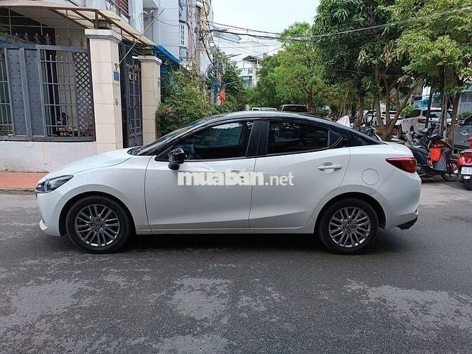 Mazda 2 Luxury 2021 số tự động màu trắng