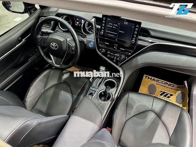 Toyota Camry 2.5HV 2022 nhập Thái giữ kỹ như mới