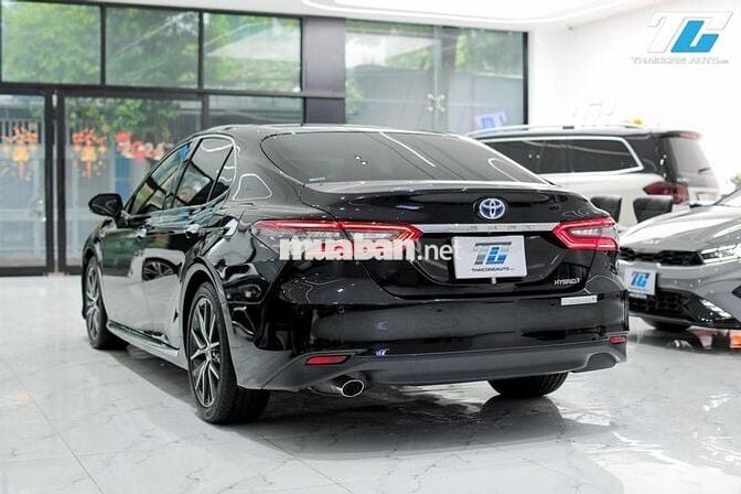 Toyota Camry 2.5HV 2022 nhập Thái giữ kỹ như mới