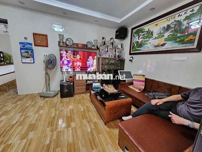 Tập Thể Quan Thổ 1 - Gần Phố - Ngõ Ba Gác