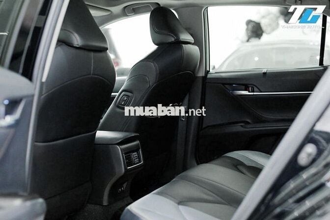 Toyota Camry 2.5HV 2022 nhập Thái giữ kỹ như mới