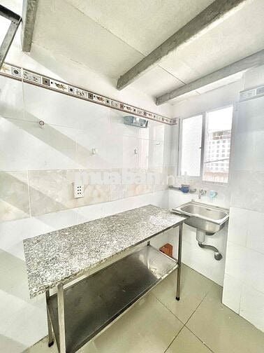 Phòng gác cao 2 mét gần Etown Cộng Hoà