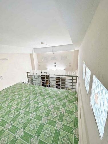 Phòng gác cao 2 mét gần Etown Cộng Hoà