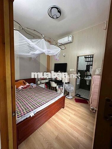 nhà 3 tầng 2 mặt kiệt rộng . xe tải nhỏ vào dc . nhà xây kiên cố