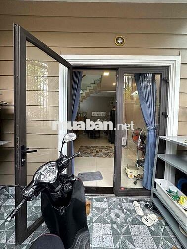 nhà 3 tầng 2 mặt kiệt rộng . xe tải nhỏ vào dc . nhà xây kiên cố