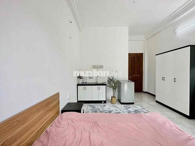 CHO THUÊ CĂN HỘ STUDIO BAN CÔNG LỚN - PHÒNG ĐẸP