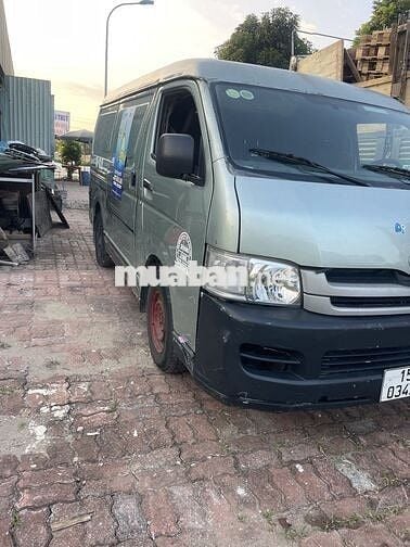 Ô tô tải van Toyota Hiace 3 chỗ 2010