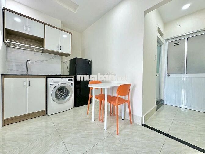 CHO THUÊ STUDIO BAN CÔNG 35M2 MÁY GIẶT RIÊNG GẦN CẦU CÔNG LÝ MỚI 100%