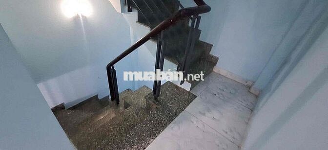 Cho thuê nhà 3 tầng (3m x 10m) có 3 phòng ngủ hẻm xe tải 6m thông