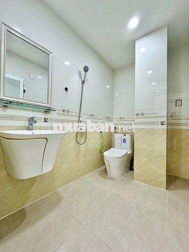 CHO THUÊ STUDIO BAN CÔNG 35M2 MÁY GIẶT RIÊNG GẦN CẦU CÔNG LÝ MỚI 100%