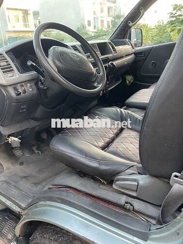 Ô tô tải van Toyota Hiace 3 chỗ 2010