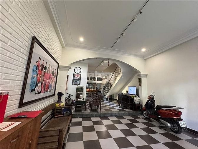 NHÀ MẶT ĐƯỜNG Ô TÔ TRÁNH ĐỖ VỈA HÈ, AN NINH TỐT VỚI NHIỀU TIỆN ÍCH 