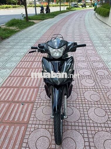 Kẹt tiền cần bán xe ,lh ***