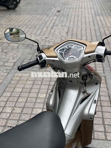 Tay ga Rsx AT Fi 2011 trả trc 4tr9 nhận xe