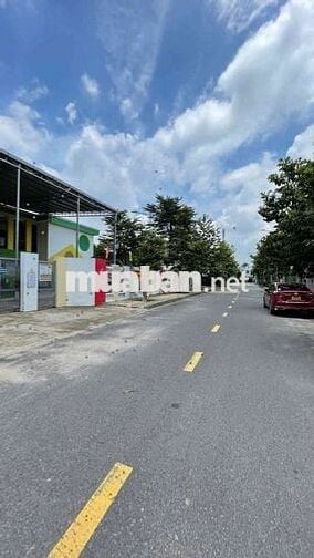 Nhà e về quê bán nhà tặng nội thất