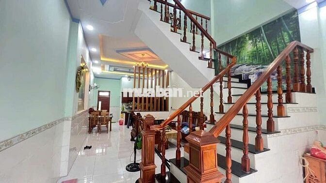 Nhà e về quê bán nhà tặng nội thất