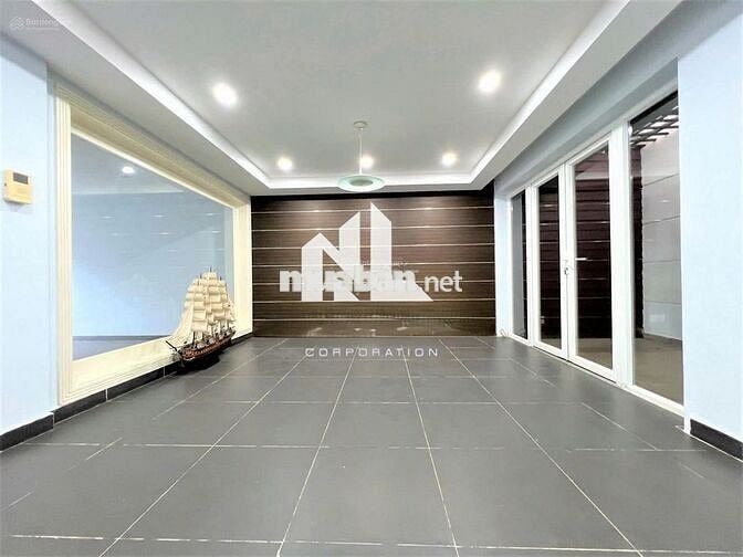 NHÀ CHO THUÊ MT HOA LAN_ 8X18M_ HẦM TRÊT 3 LẦU ST. CÓ THANG MÁY