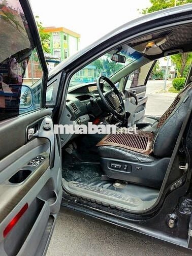 ssangyong stavic  không niên hạn 
Máy dầu  xe van