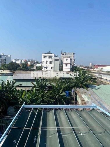 Nhà 4x18 hẻm xe hoi 1 trục bờ kè