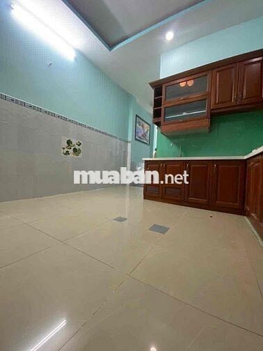 Nhà 4x18 hẻm xe hoi 1 trục bờ kè