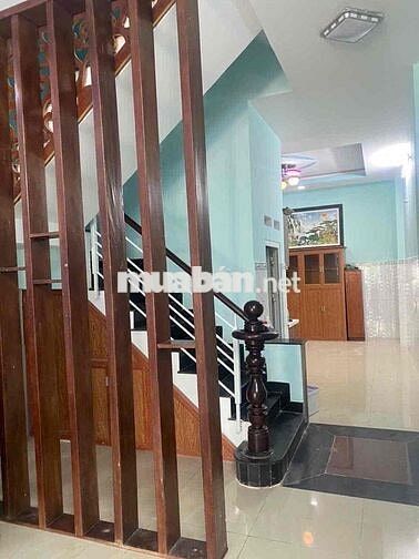 Nhà 4x18 hẻm xe hoi 1 trục bờ kè