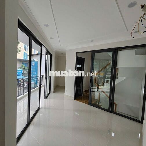 !***!-chỉ 11 tỷ- MTKD Nguyễn Thái Bình- Ngang hiếm 10m-3 tầng mới