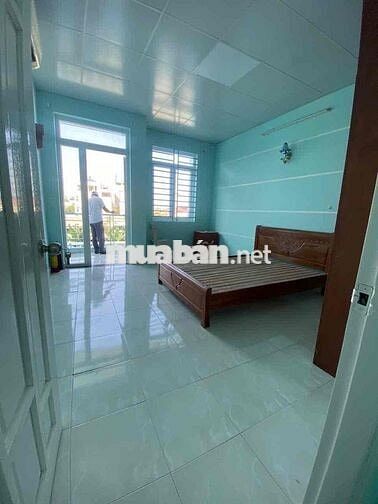 Nhà 4x18 hẻm xe hoi 1 trục bờ kè