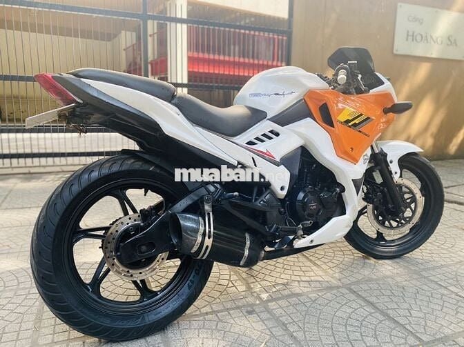 Xe máy màu Trắng Cam, chất liệu Kim loại Nhựa