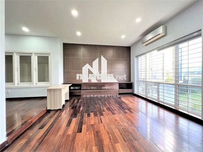 NHÀ CHO THUÊ MT HOA LAN_ 8X18M_ HẦM TRÊT 3 LẦU ST. CÓ THANG MÁY